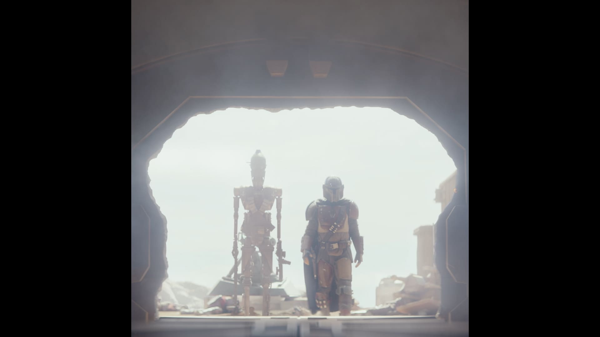 Mandalorian – Behind The Door